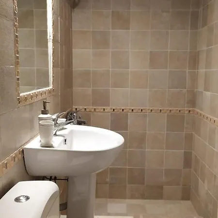 70 M From The Sea Cozy Spacious Melission