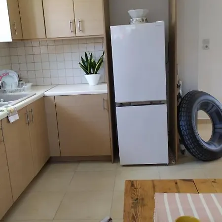 70 M From The Sea Cozy Spacious Apartment