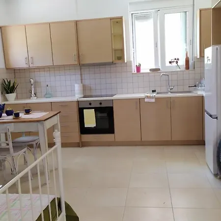 70 M From The Sea Cozy Spacious Apartment *