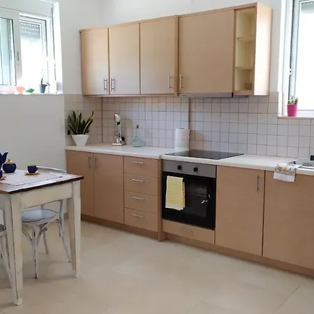 70 M From The Sea Cozy Spacious Apartment *