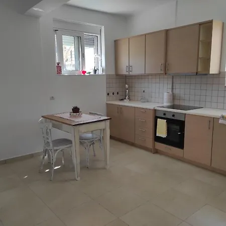 70 M From The Sea Cozy Spacious Appartement Melíssion