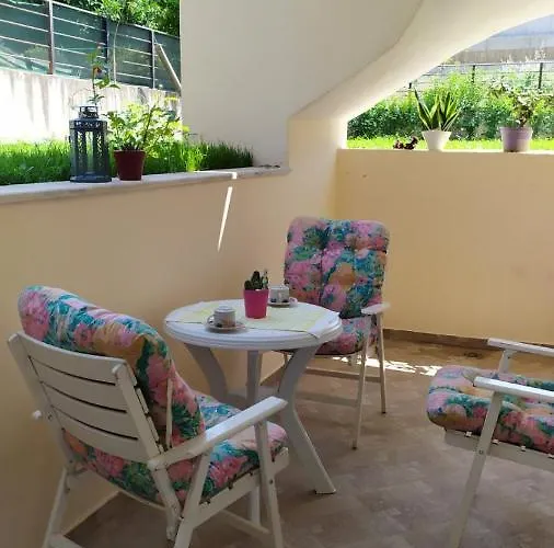 70 M From The Sea Cozy Spacious