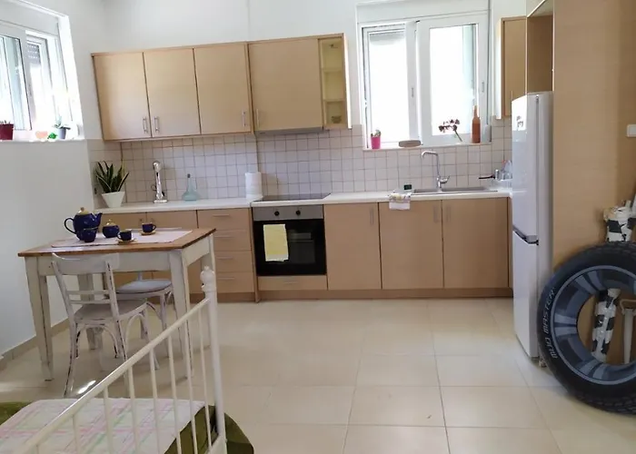 70 M From The Sea Cozy Spacious Apartament *