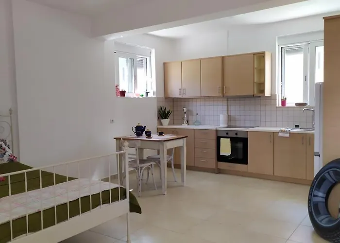 70 M From The Sea Cozy Spacious Apartamento Melíssion