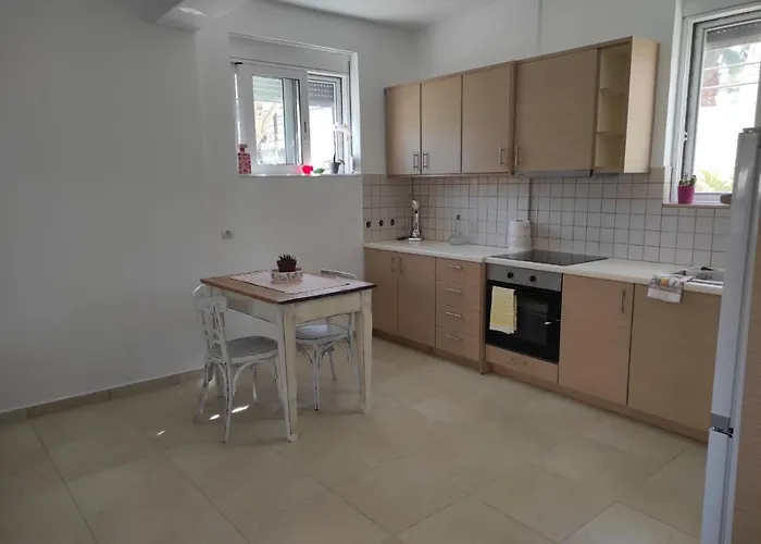 70 M From The Sea Cozy Spacious Apartament Melíssion